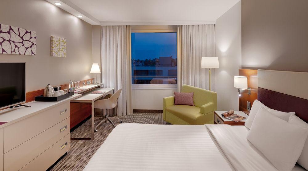 Courtyard By Marriott Zurich North Hotel Екстериор снимка