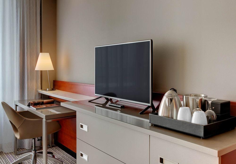 Courtyard By Marriott Zurich North Hotel Екстериор снимка