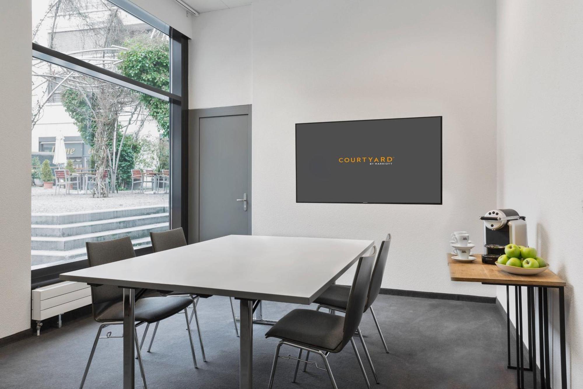 Courtyard By Marriott Zurich North Hotel Екстериор снимка