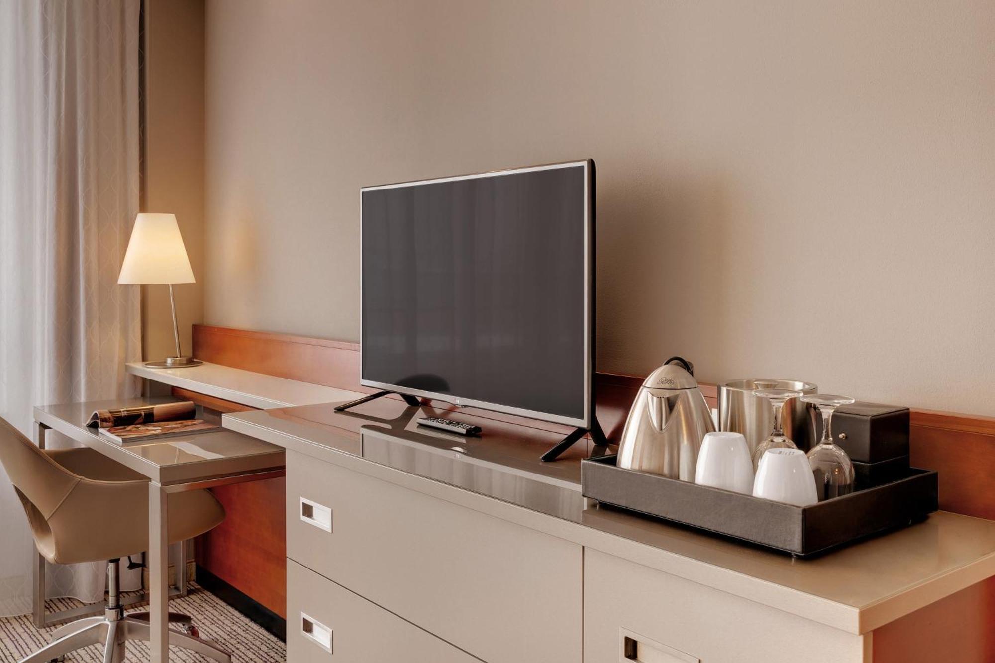 Courtyard By Marriott Zurich North Hotel Екстериор снимка