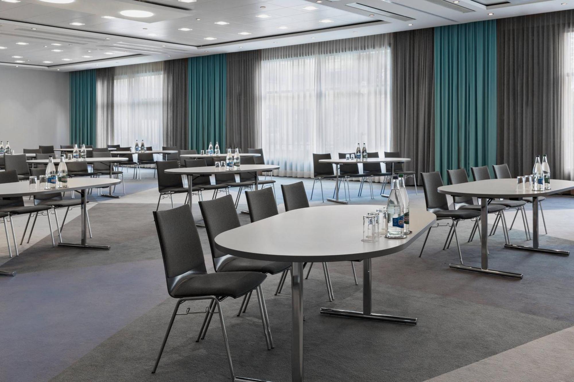 Courtyard By Marriott Zurich North Hotel Екстериор снимка