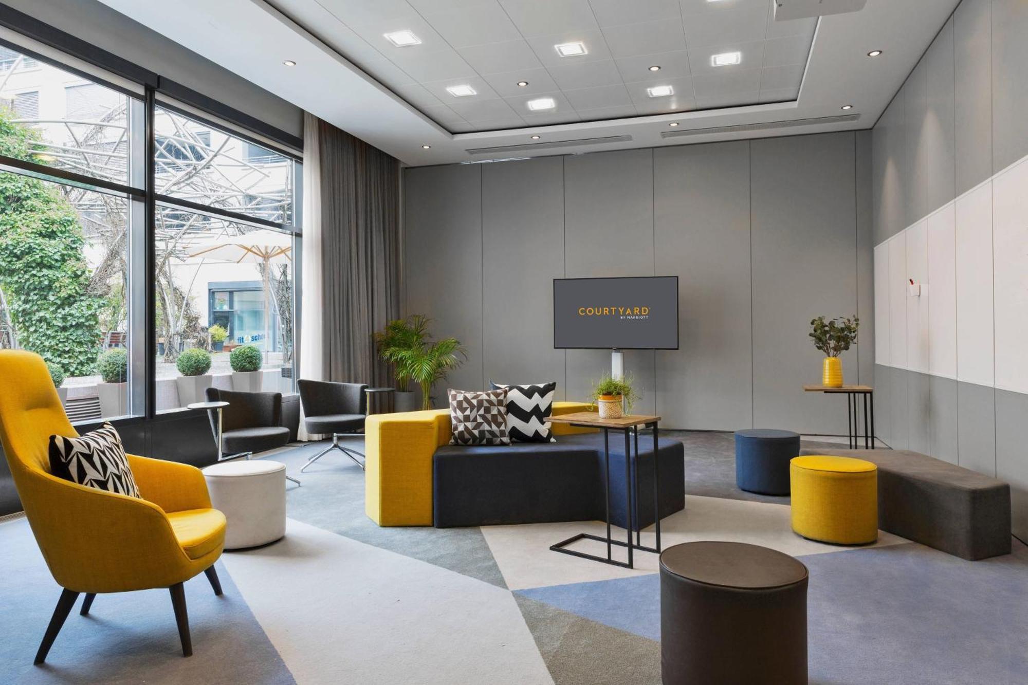 Courtyard By Marriott Zurich North Hotel Екстериор снимка