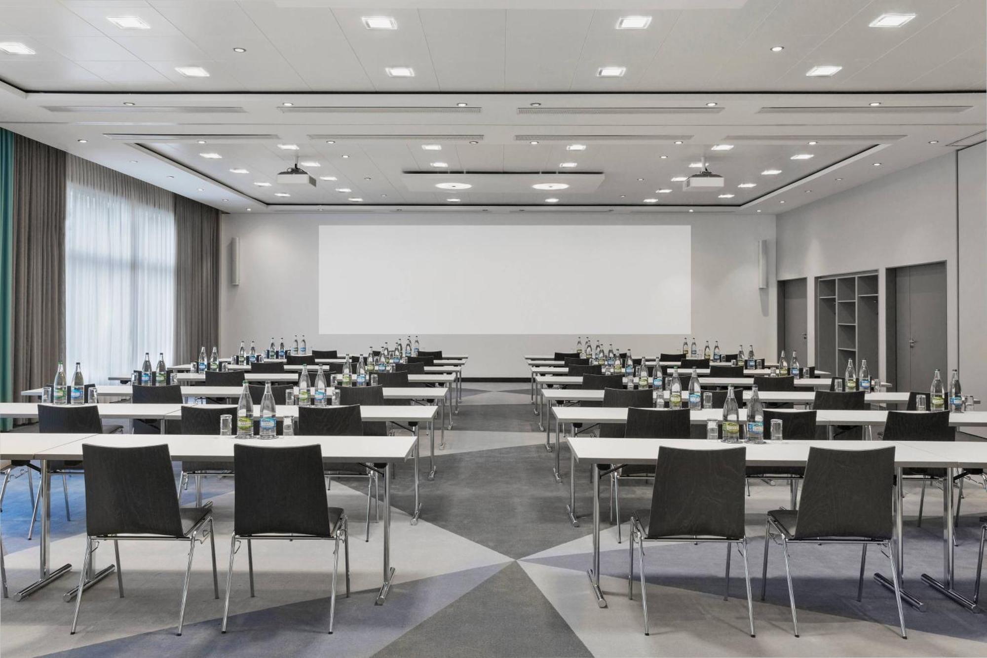 Courtyard By Marriott Zurich North Hotel Екстериор снимка