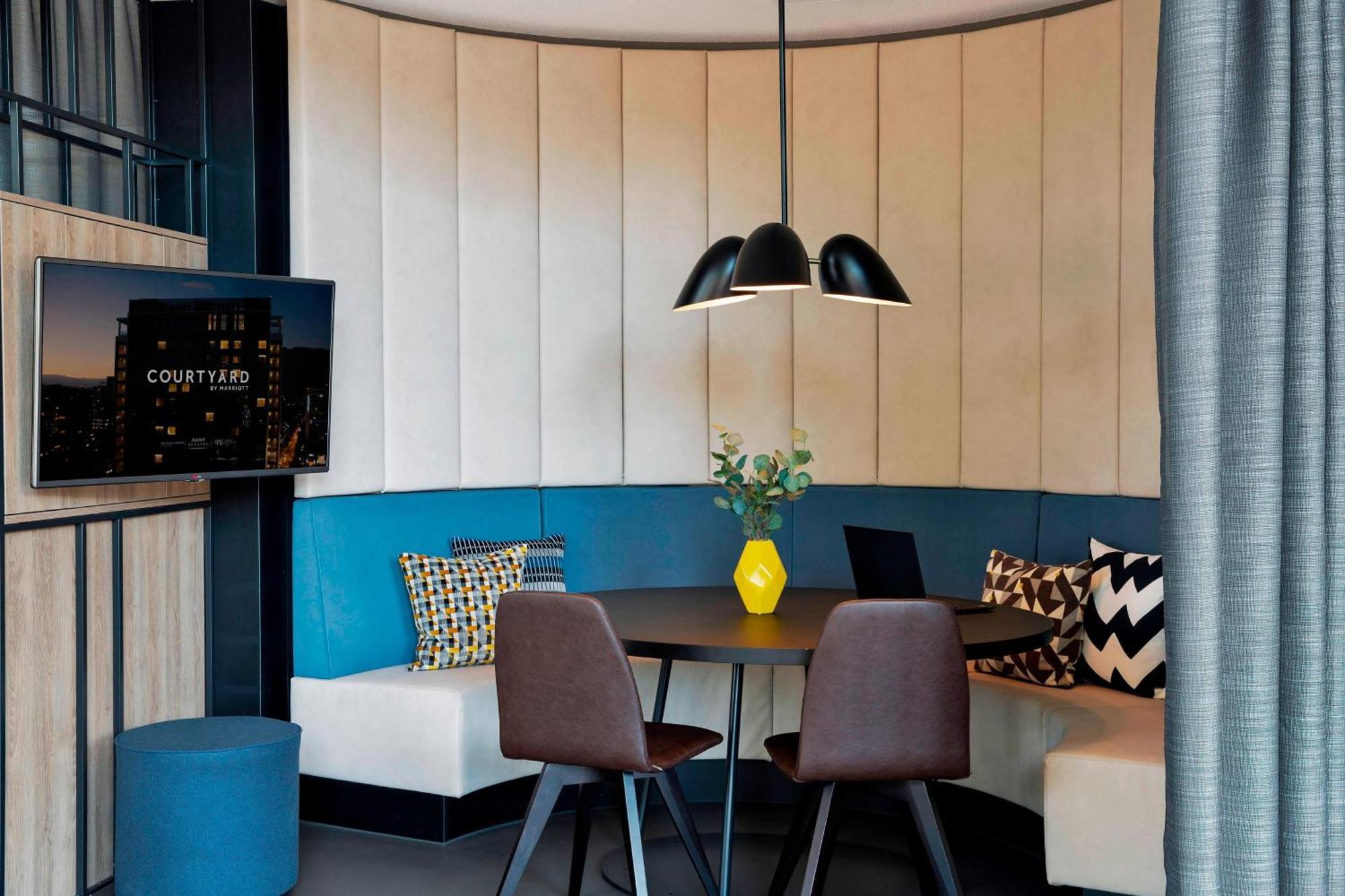 Courtyard By Marriott Zurich North Hotel Екстериор снимка