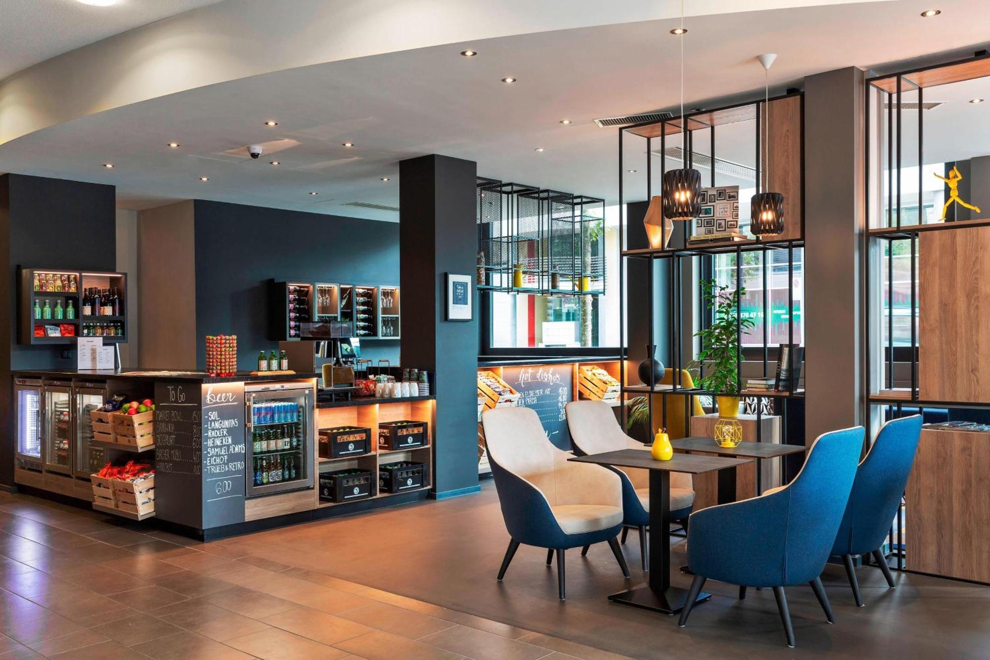 Courtyard By Marriott Zurich North Hotel Екстериор снимка