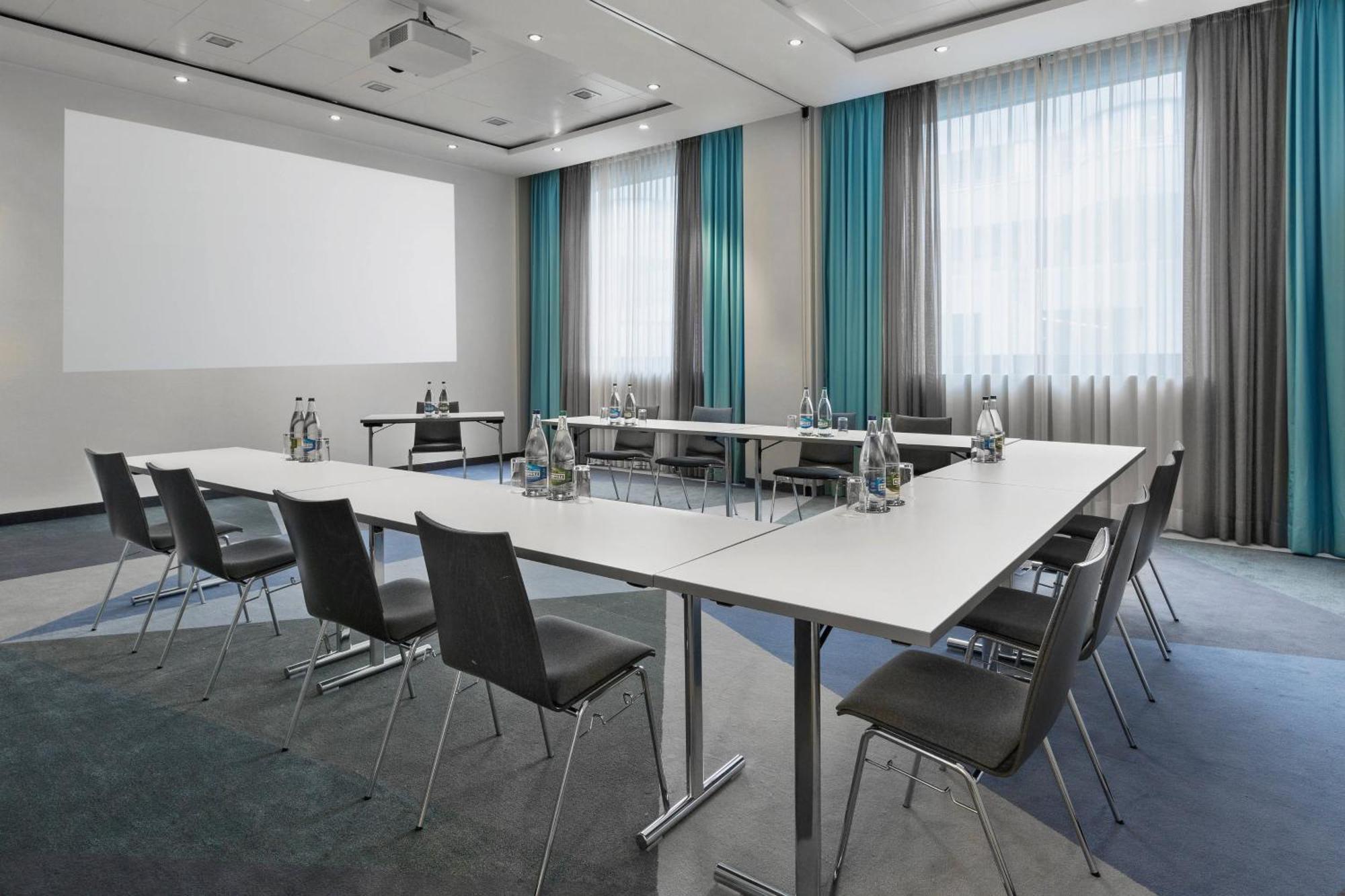 Courtyard By Marriott Zurich North Hotel Екстериор снимка
