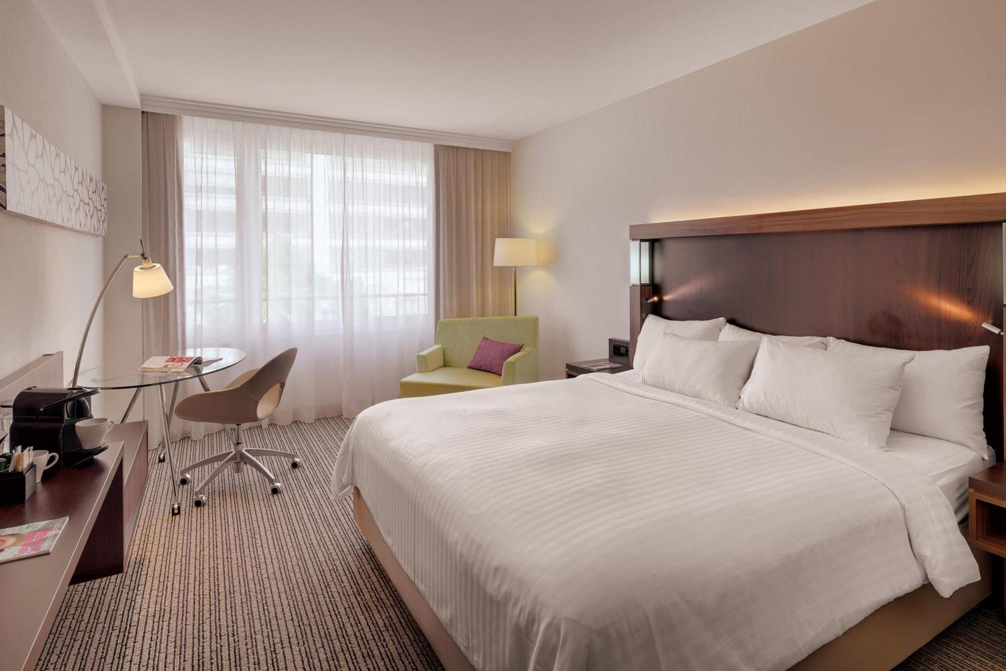 Courtyard By Marriott Zurich North Hotel Екстериор снимка