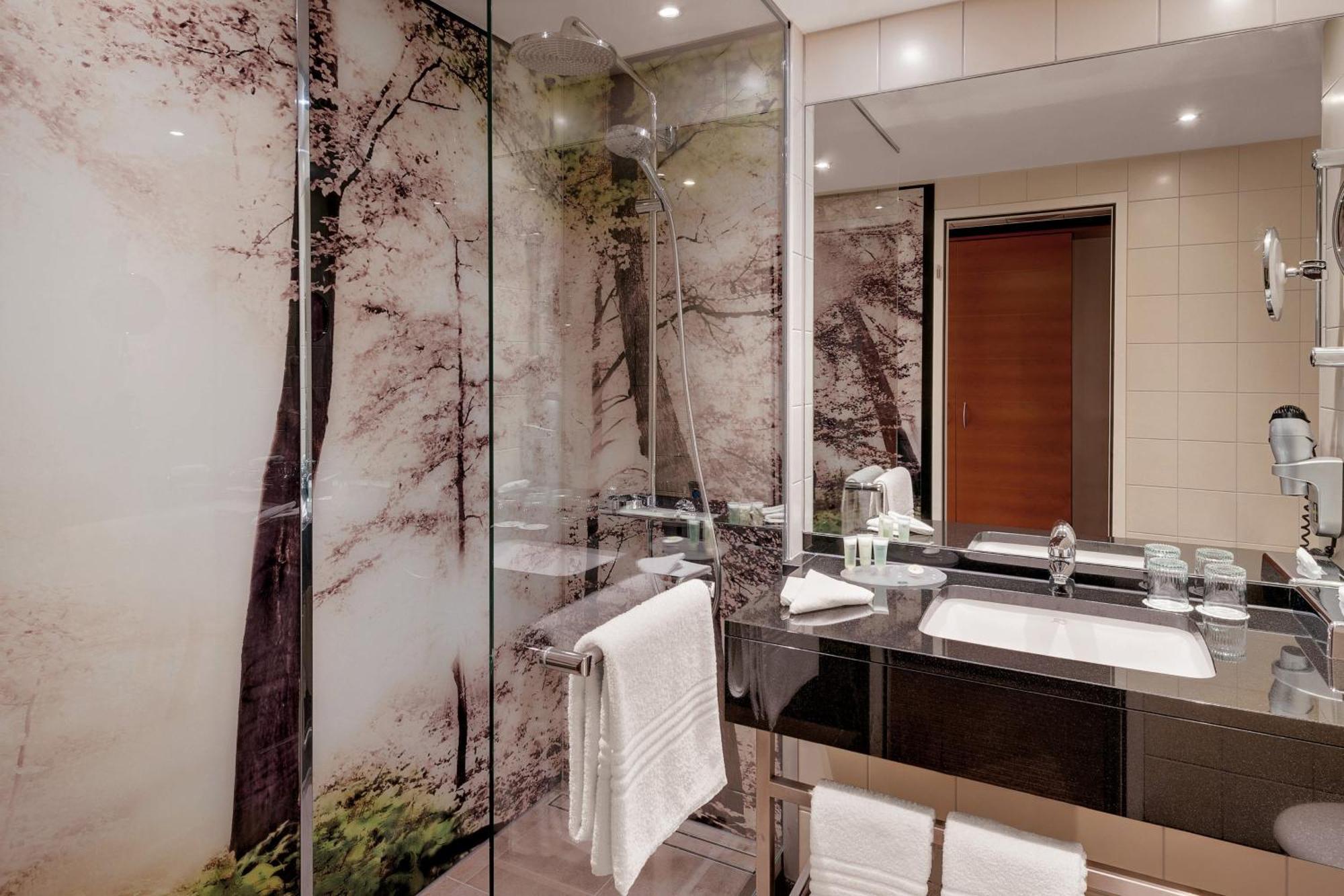 Courtyard By Marriott Zurich North Hotel Екстериор снимка