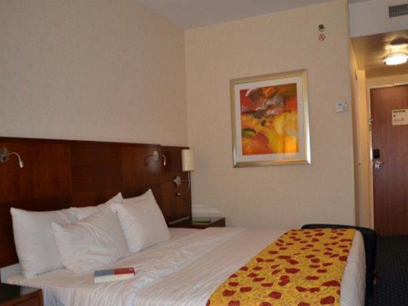 Courtyard By Marriott Zurich North Hotel Екстериор снимка