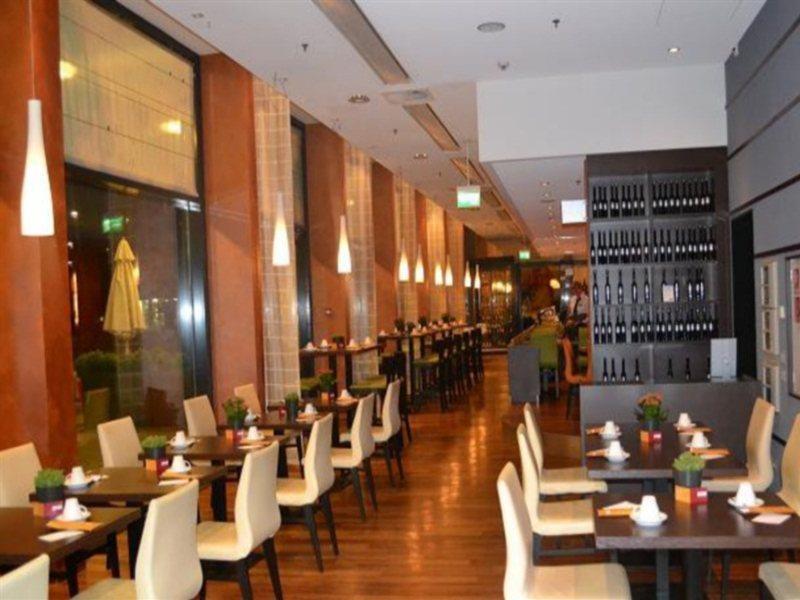 Courtyard By Marriott Zurich North Hotel Екстериор снимка